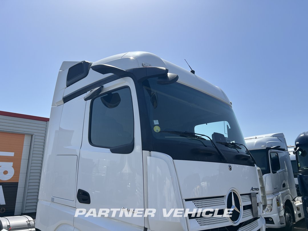 frontLeft : Mercedes Actros 1845 Tractor
