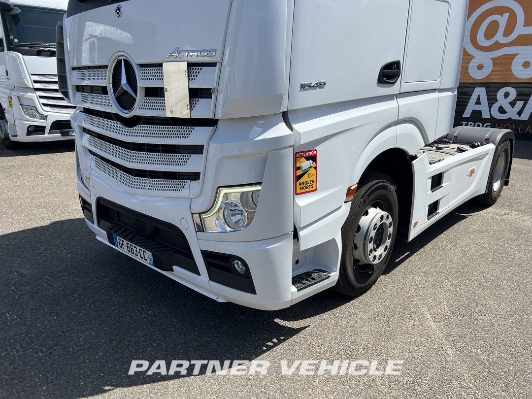 frontLeft : Mercedes Actros 1845 Tractor