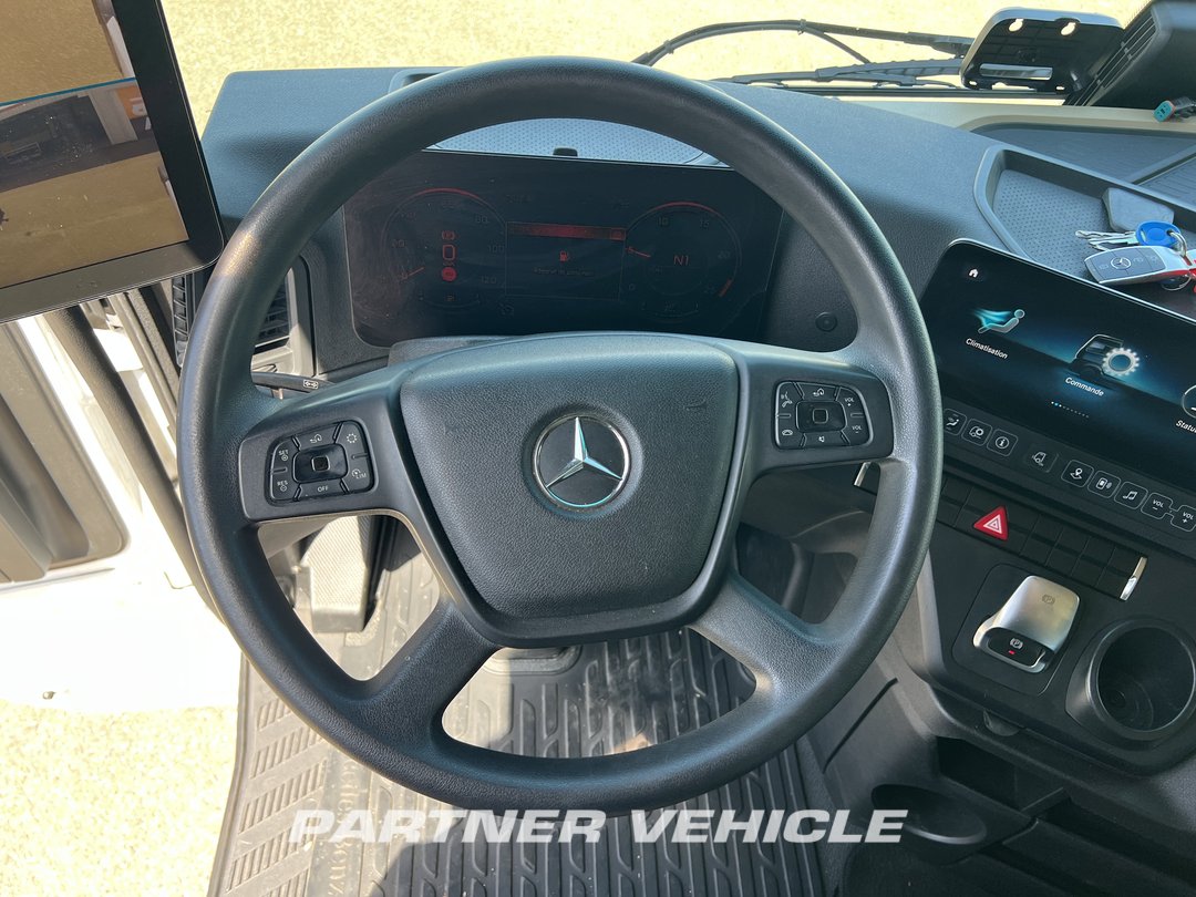 frontLeft : Mercedes Actros 1845 Tractor