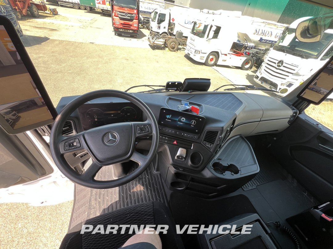 frontLeft : Mercedes Actros 1845 Tractor