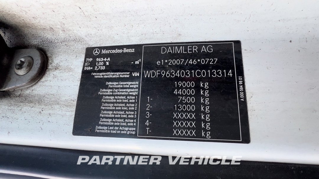 frontLeft : Mercedes Actros 1848 Cap tractor