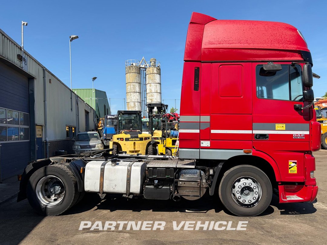 frontLeft : DAF XF105.460 Trækker
