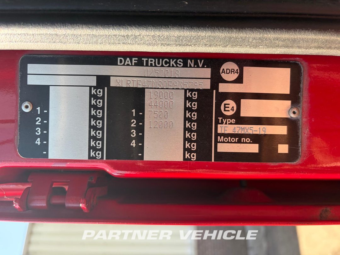 frontLeft : DAF XF105.460 Trækker