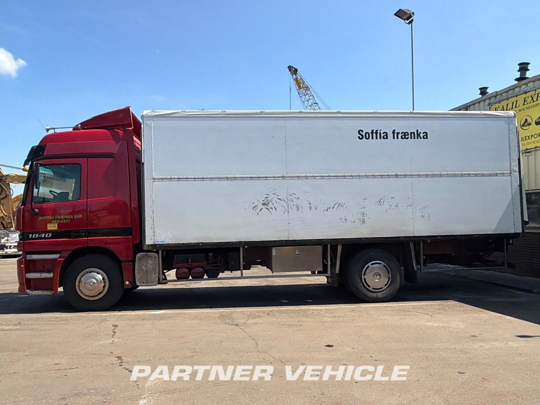frontLeft : Mercedes Actros 1840 Kapell