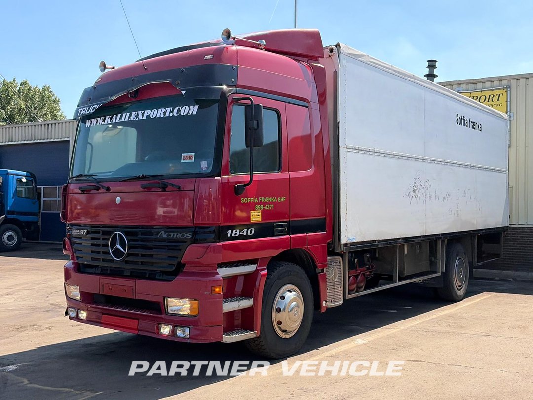 frontLeft : Mercedes Actros 1840 Kapell