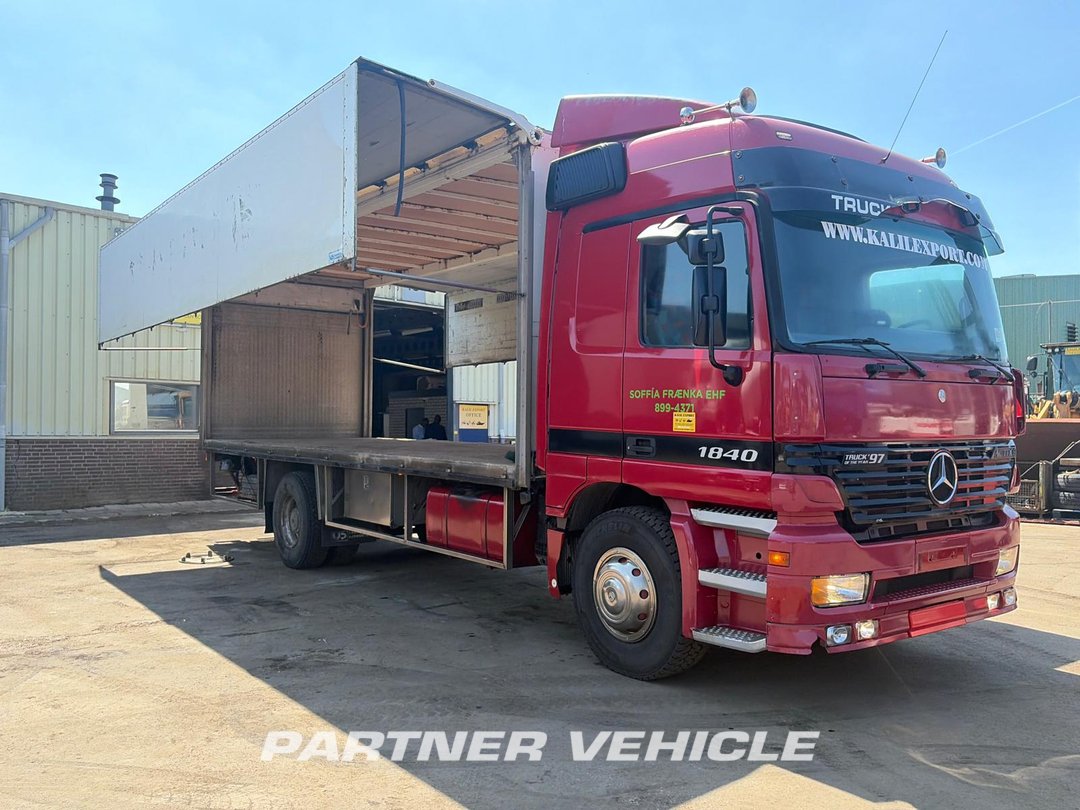 frontLeft : Mercedes Actros 1840 Kapell