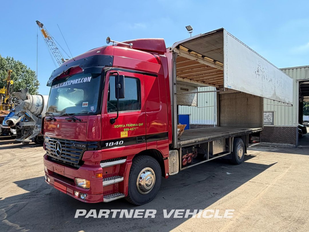 frontLeft : Mercedes Actros 1840 Kapell