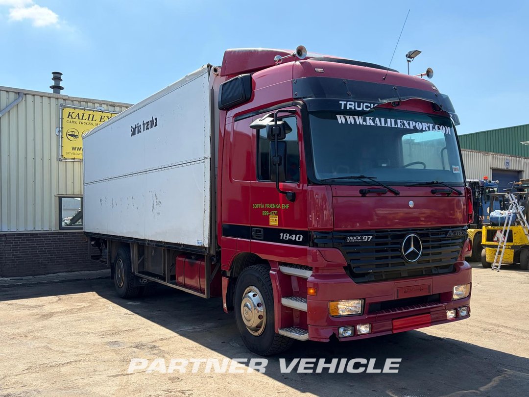 frontLeft : Mercedes Actros 1840 Kapell