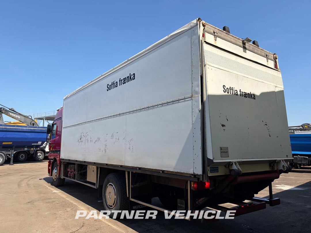 frontLeft : Mercedes Actros 1840 Kapell