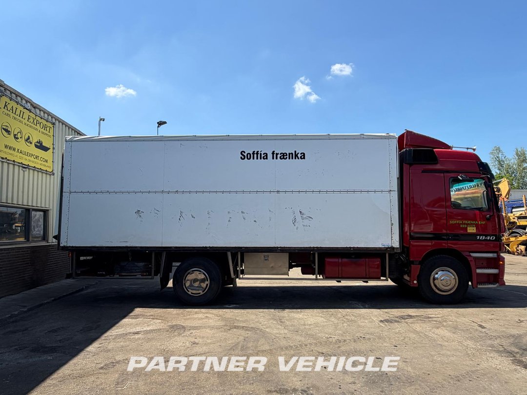 frontLeft : Mercedes Actros 1840 Kapell