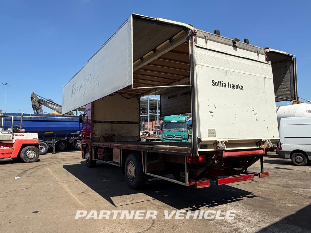 frontLeft : Mercedes Actros 1840 Kapell