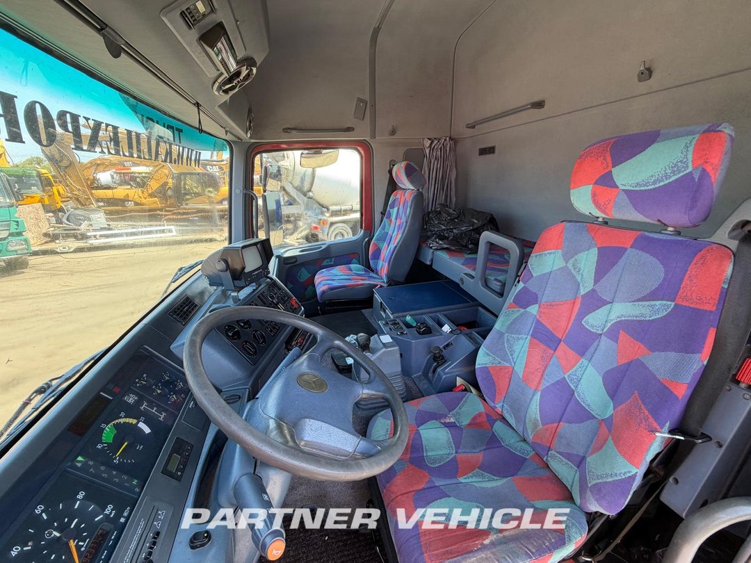 frontLeft : Mercedes Actros 1840 Kapell