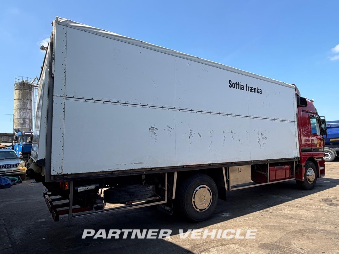 frontLeft : Mercedes Actros 1840 Kapell