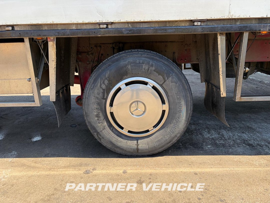 frontLeft : Mercedes Actros 1840 Kapell