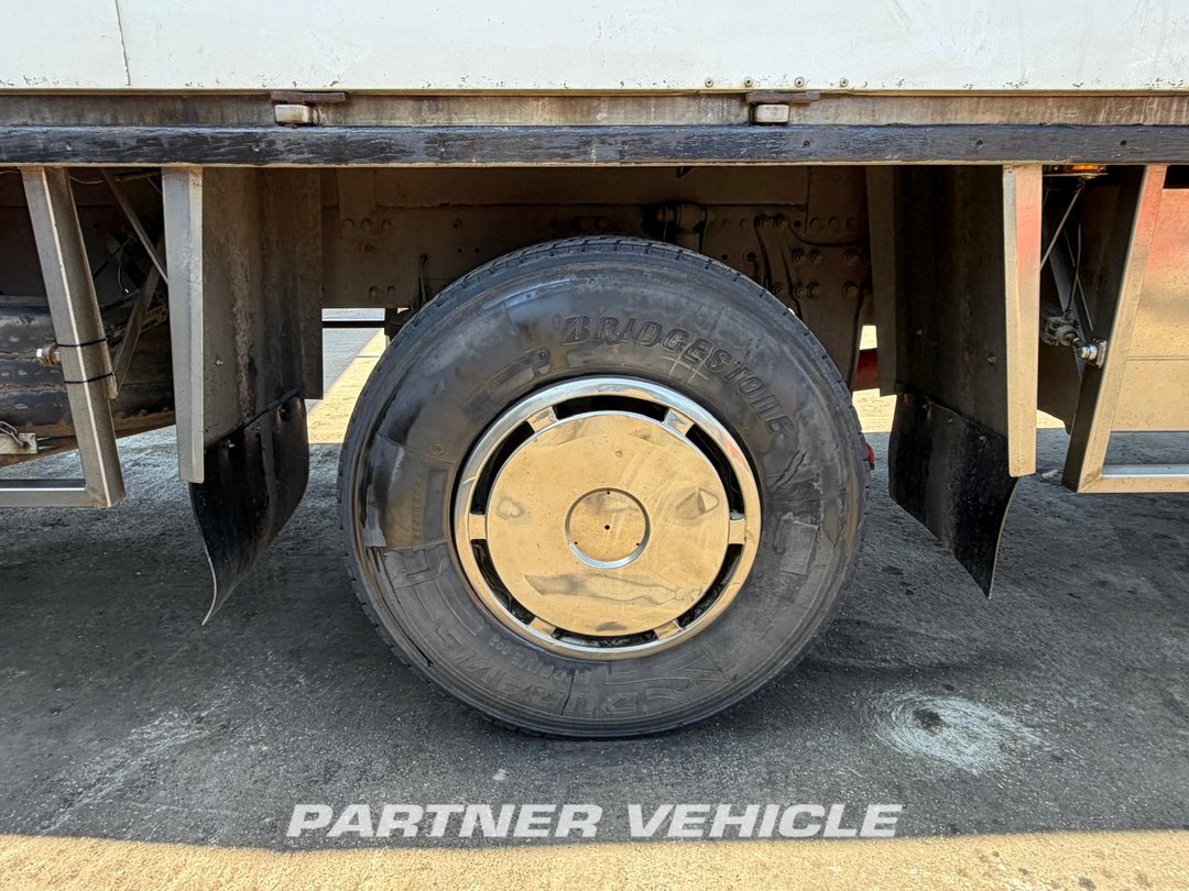 frontLeft : Mercedes Actros 1840 Kapell