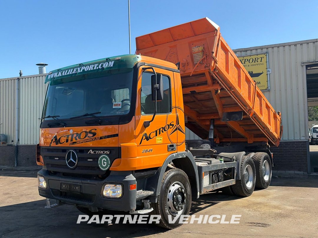 frontLeft : Mercedes Actros 2641 شاحنة قلاب