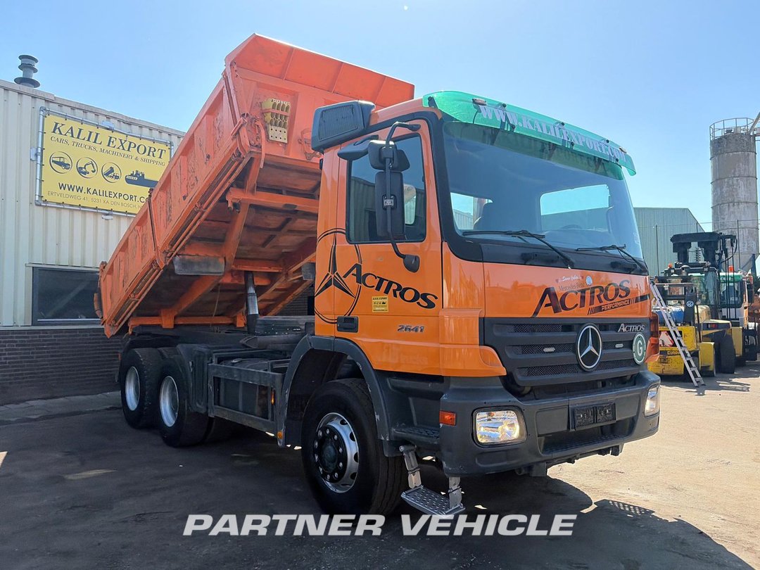 frontLeft : Mercedes Actros 2641 شاحنة قلاب