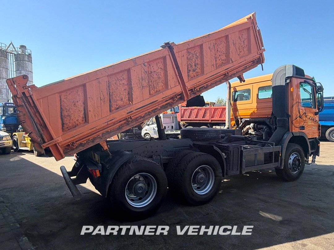 frontLeft : Mercedes Actros 2641 شاحنة قلاب