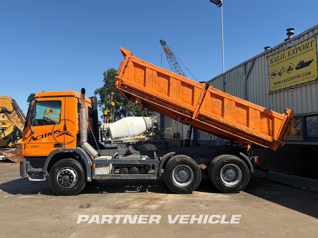 frontLeft : Mercedes Actros 2641 شاحنة قلاب