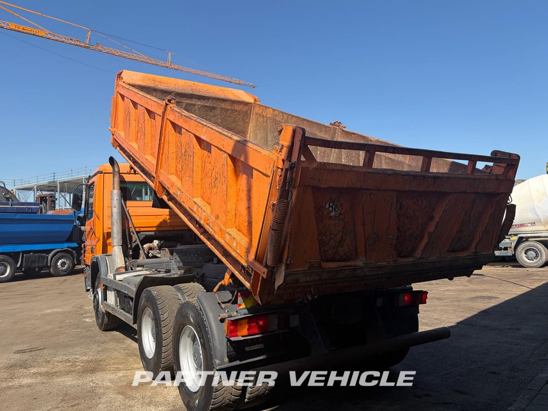 frontLeft : Mercedes Actros 2641 شاحنة قلاب
