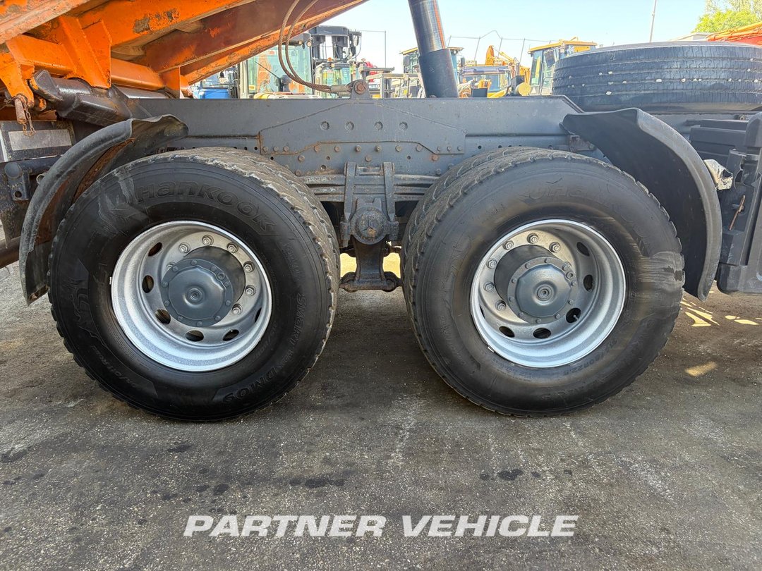 frontLeft : Mercedes Actros 2641 شاحنة قلاب