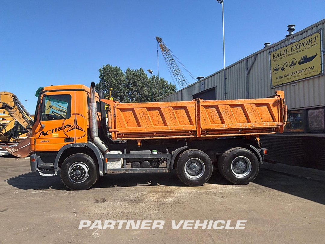 frontLeft : Mercedes Actros 2641 شاحنة قلاب