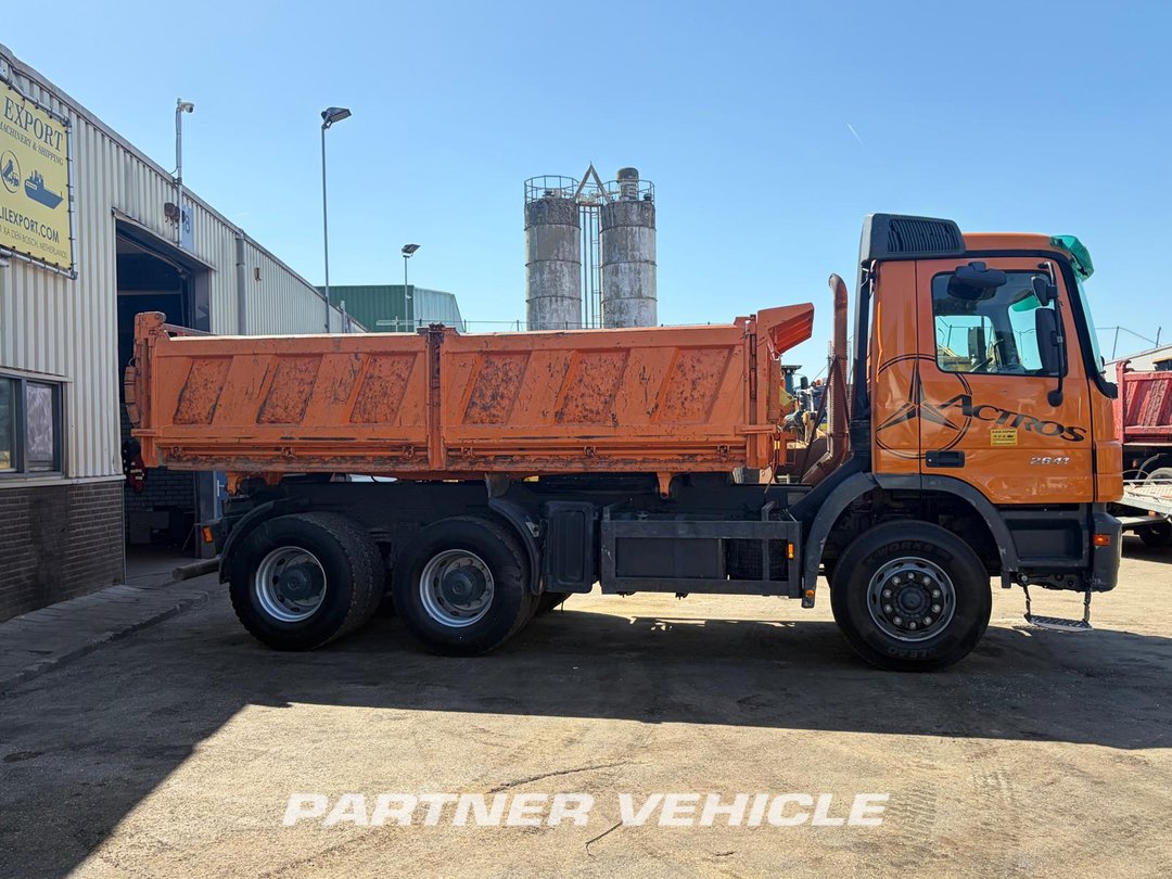 frontLeft : Mercedes Actros 2641 شاحنة قلاب