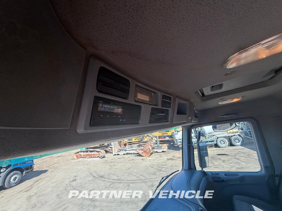 frontLeft : Mercedes Actros 2641 شاحنة قلاب
