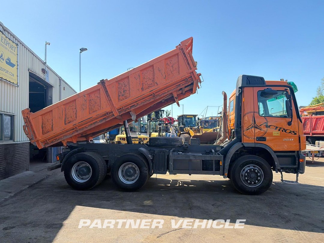 frontLeft : Mercedes Actros 2641 شاحنة قلاب
