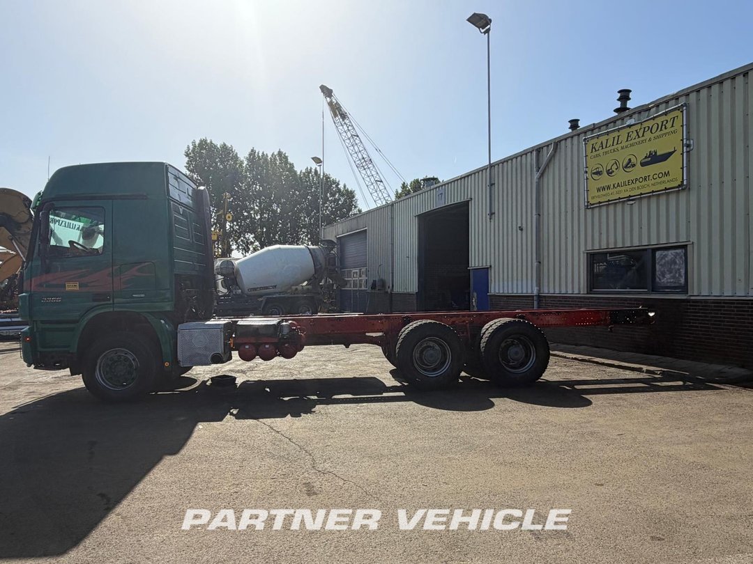 frontLeft : Mercedes Actros 3355 الشاسيه