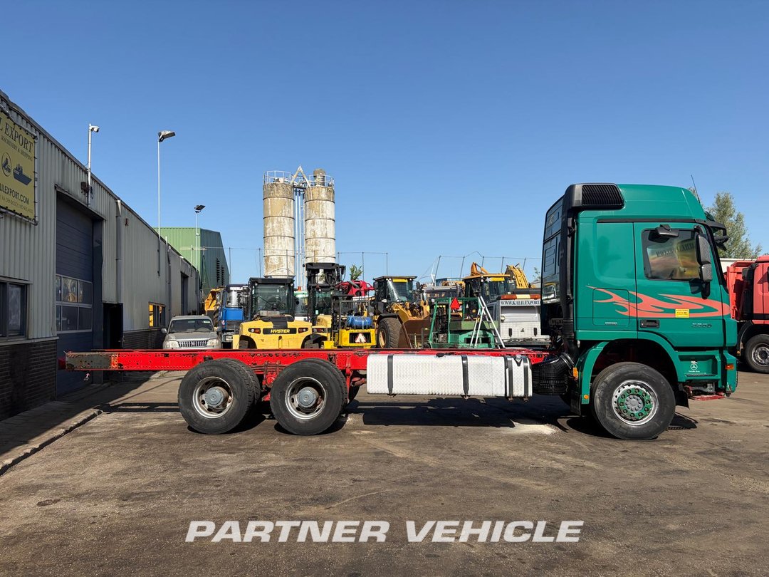 frontLeft : Mercedes Actros 3355 الشاسيه
