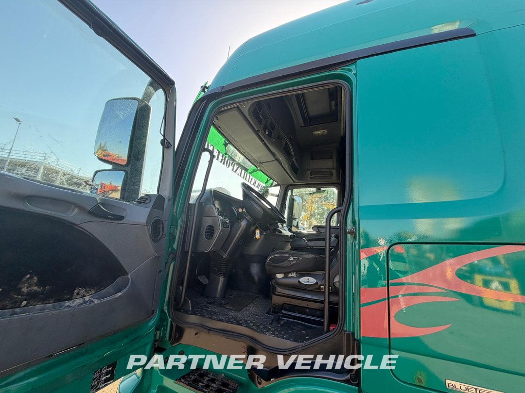 frontLeft : Mercedes Actros 3355 الشاسيه