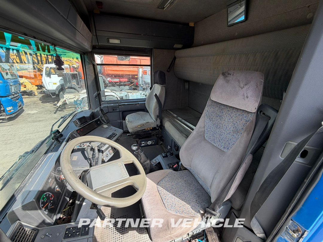frontLeft : Renault Magnum 500 Влекач