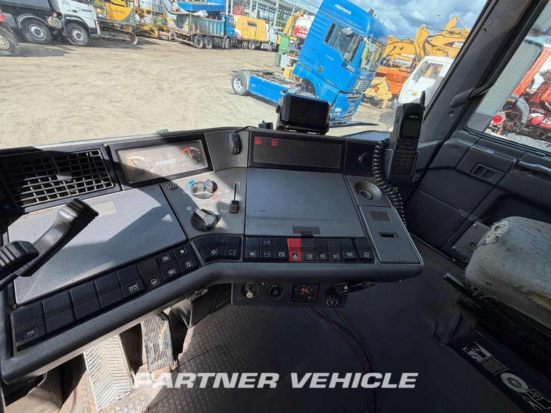 frontLeft : Renault Magnum 500 Влекач
