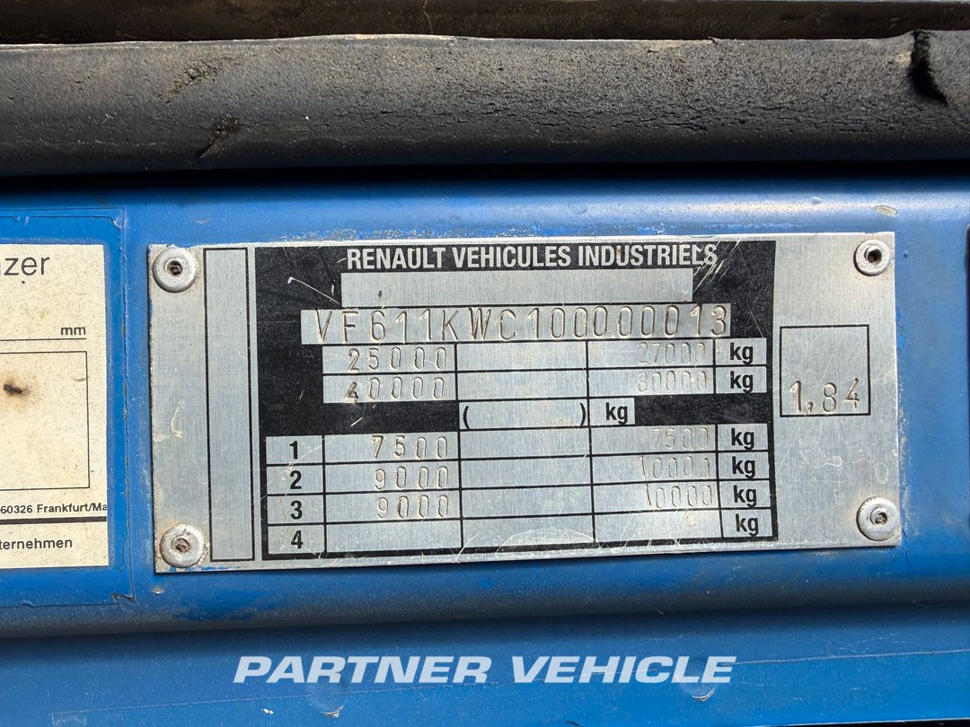 frontLeft : Renault Magnum 500 Влекач