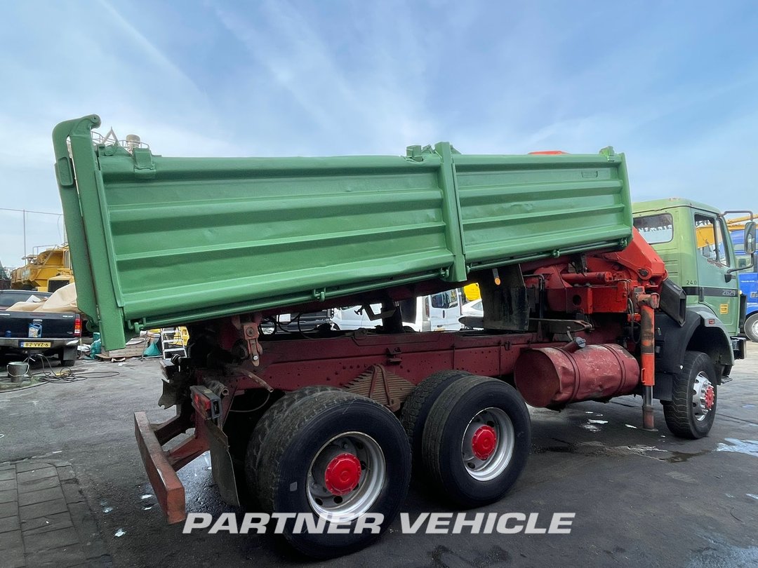 frontLeft : Mercedes 2629 Camion Benne