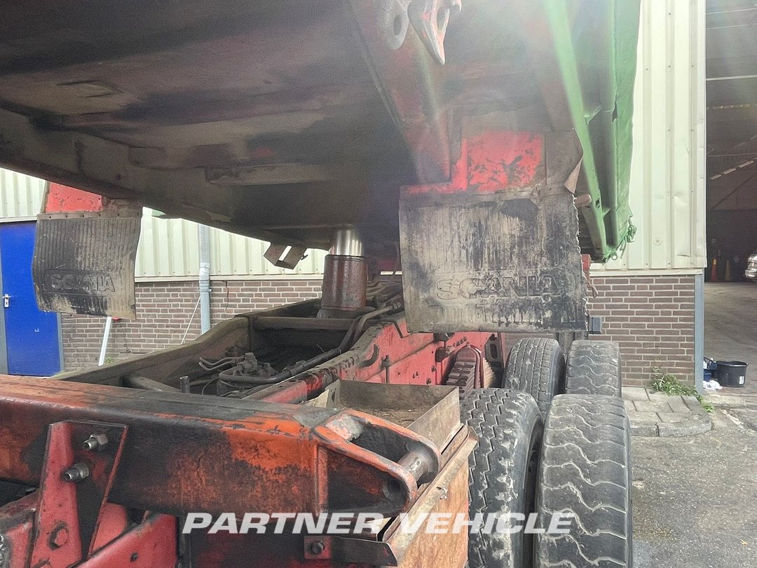 frontLeft : Mercedes 2629 Camion Benne