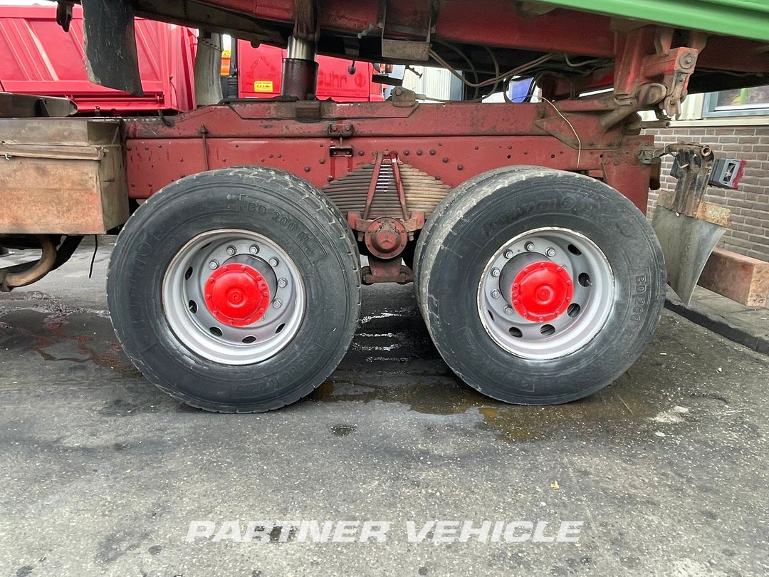 frontLeft : Mercedes 2629 Camion Benne