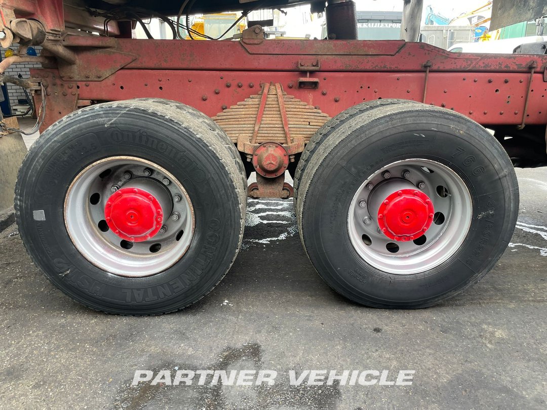 frontLeft : Mercedes 2629 Camion Benne