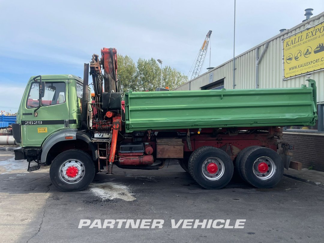 frontLeft : Mercedes 2629 Camion Benne