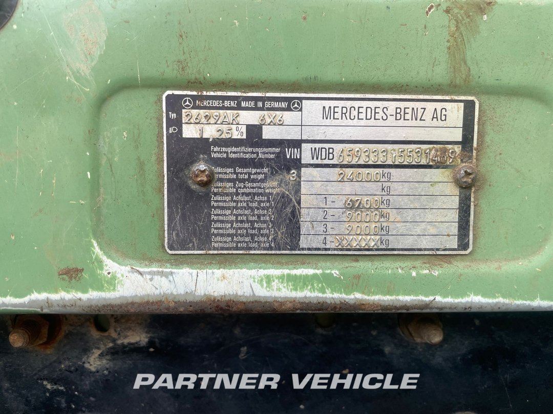 frontLeft : Mercedes 2629 Camion Benne