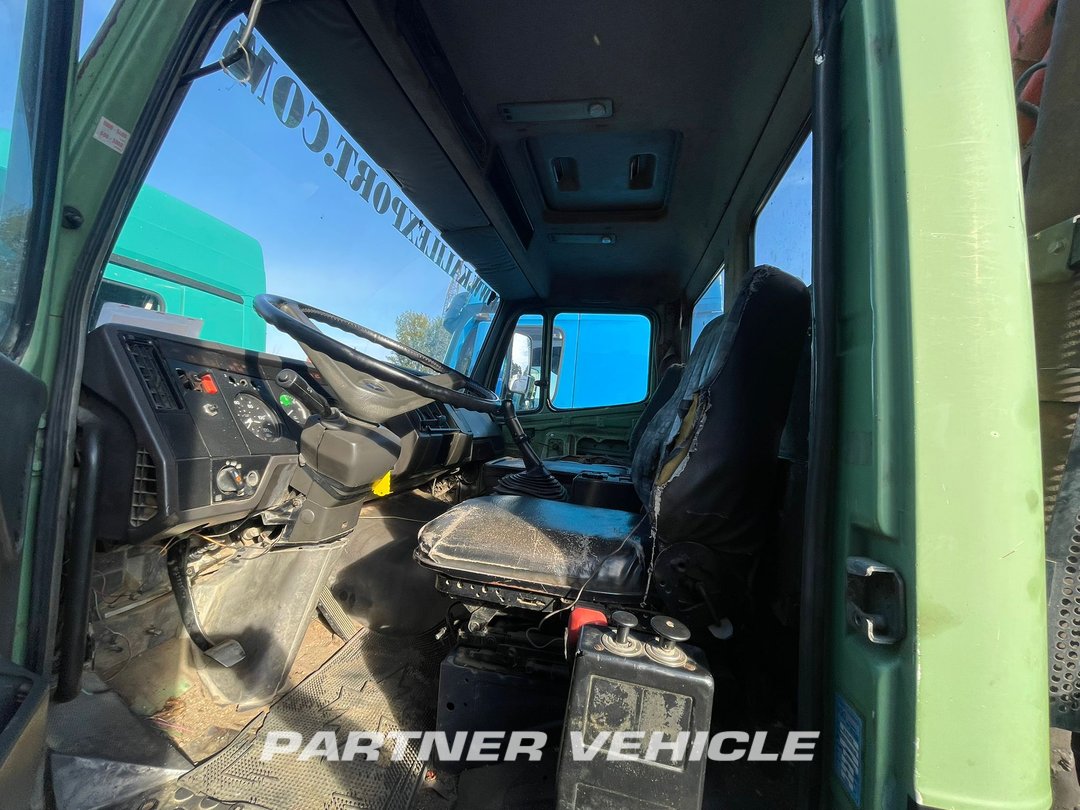 frontLeft : Mercedes 2629 Camion Benne