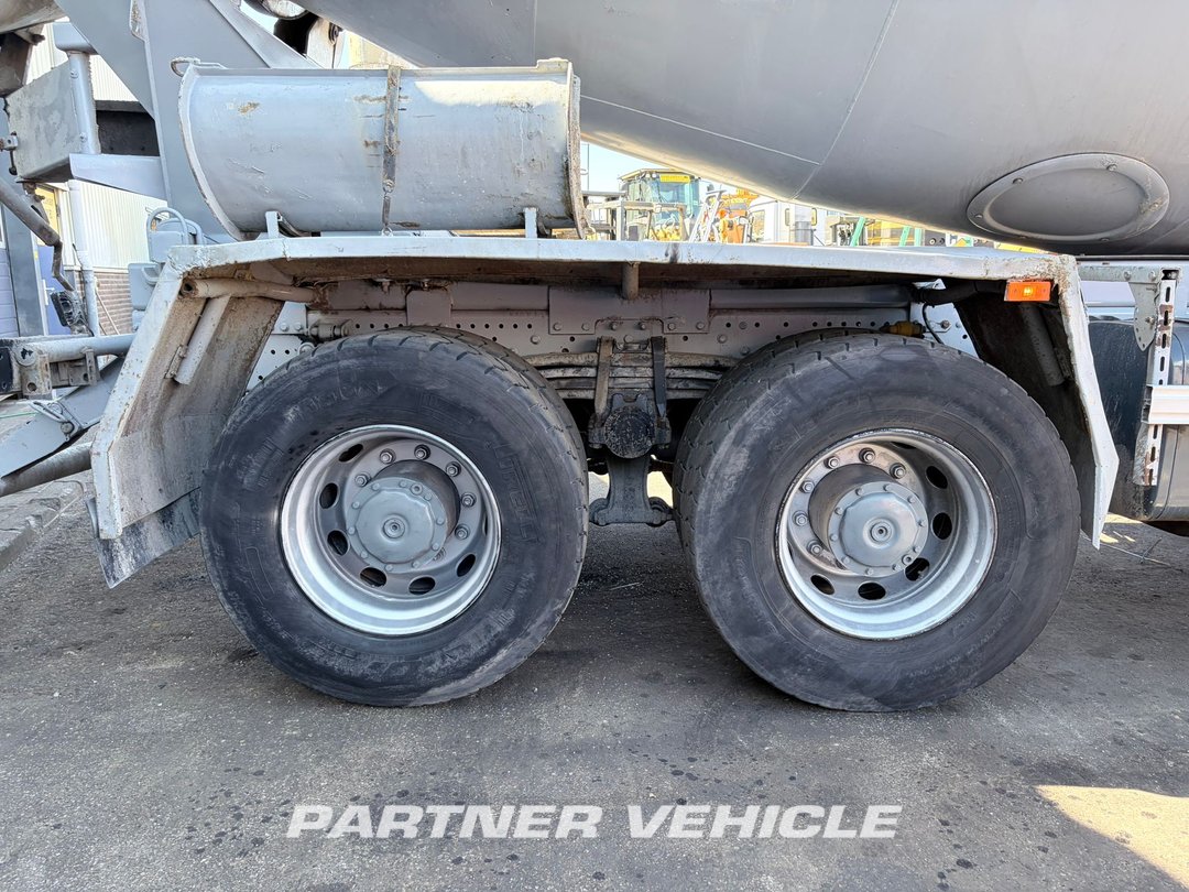 frontLeft : Mercedes Actros 4141 شاحنة خلاطة خرسانة