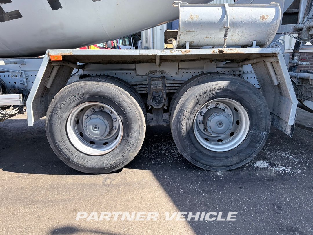 frontLeft : Mercedes Actros 4141 شاحنة خلاطة خرسانة