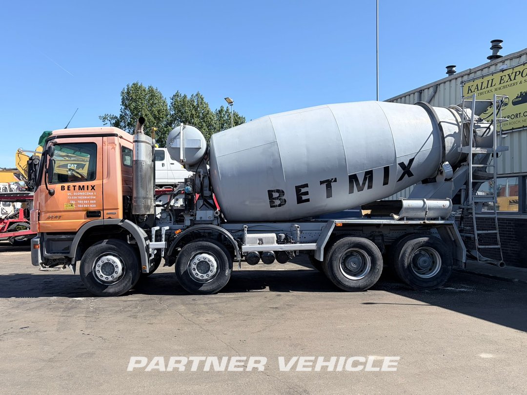 frontLeft : Mercedes Actros 4141 شاحنة خلاطة خرسانة