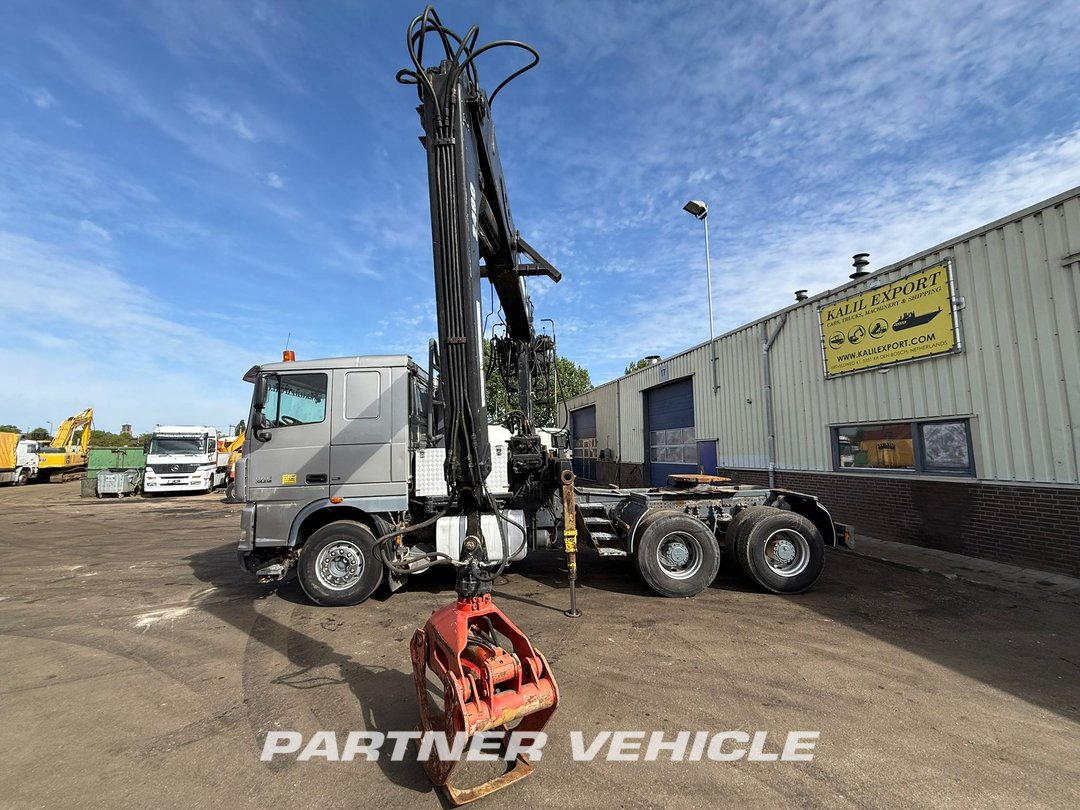 frontLeft : DAF XF105.510 شاحنة نقل الأخشاب
