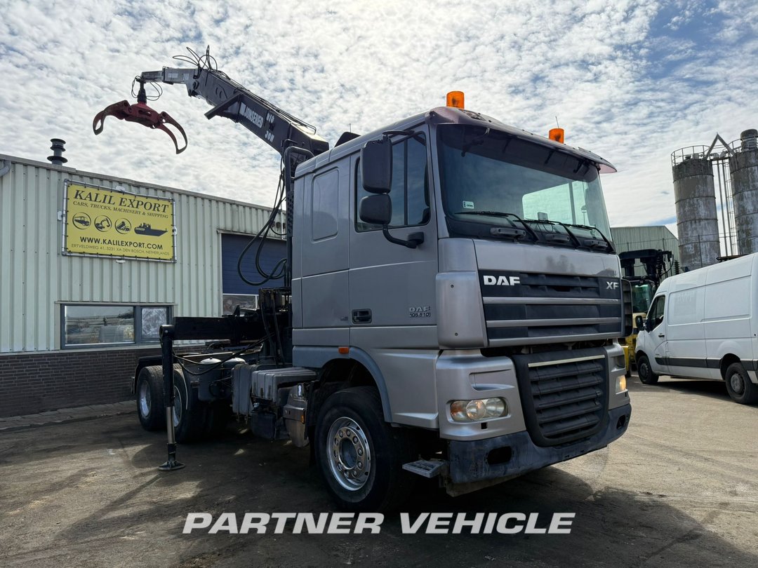 frontLeft : DAF XF105.510 شاحنة نقل الأخشاب