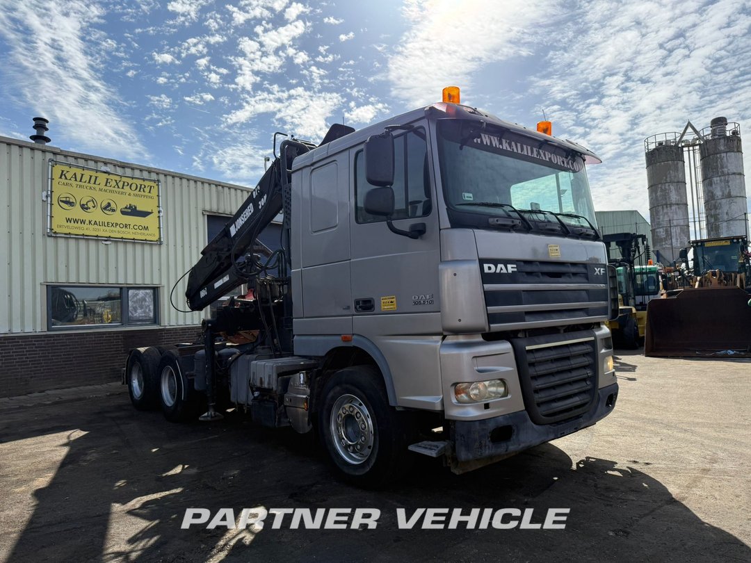 frontLeft : DAF XF105.510 شاحنة نقل الأخشاب
