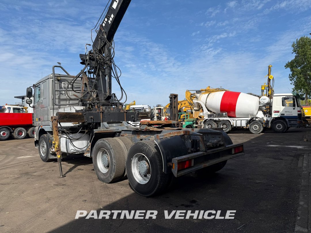 frontLeft : DAF XF105.510 شاحنة نقل الأخشاب
