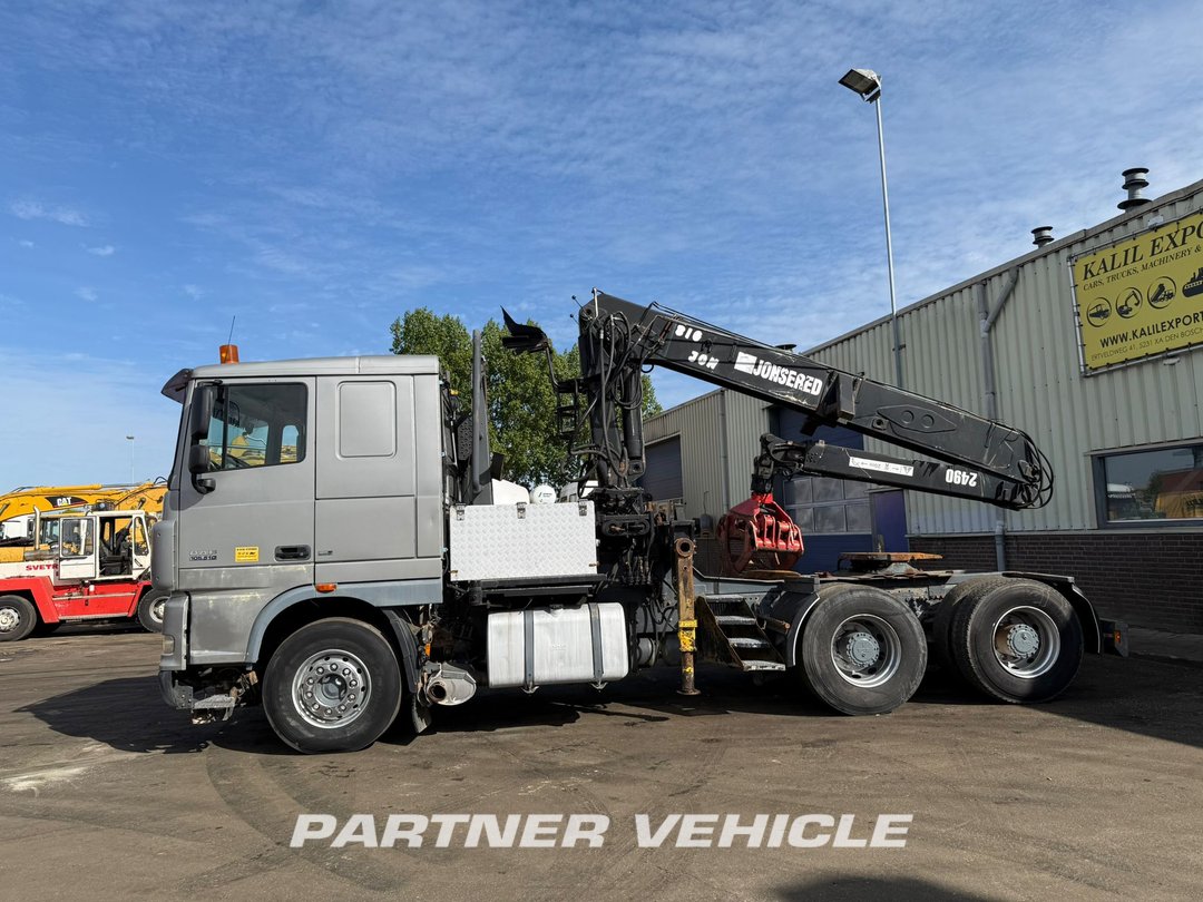 frontLeft : DAF XF105.510 شاحنة نقل الأخشاب